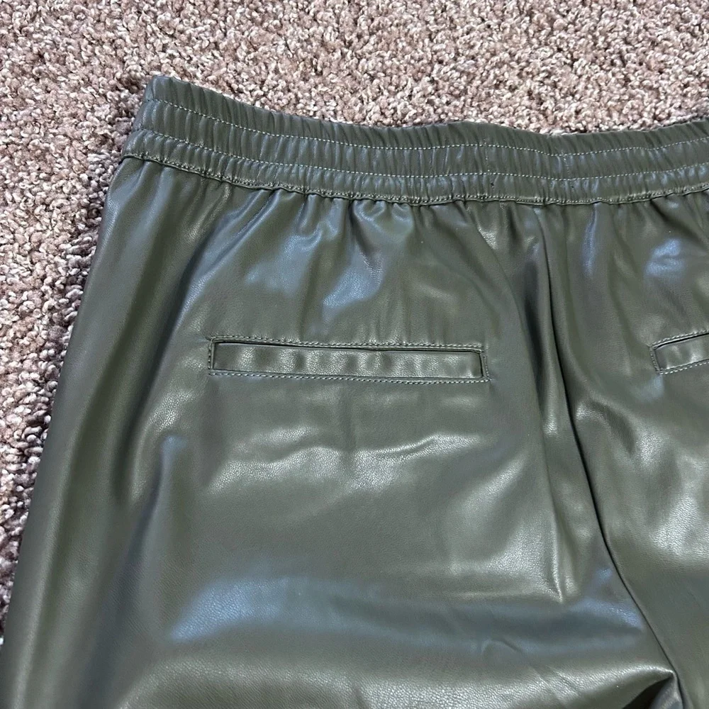 Dear John Olive Green Faux Leather Jogger‎ Pants Women’s Size M Pull On
